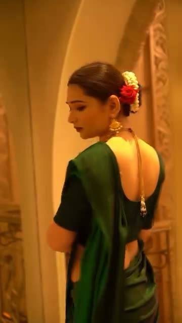 Reel: the Paithani look.